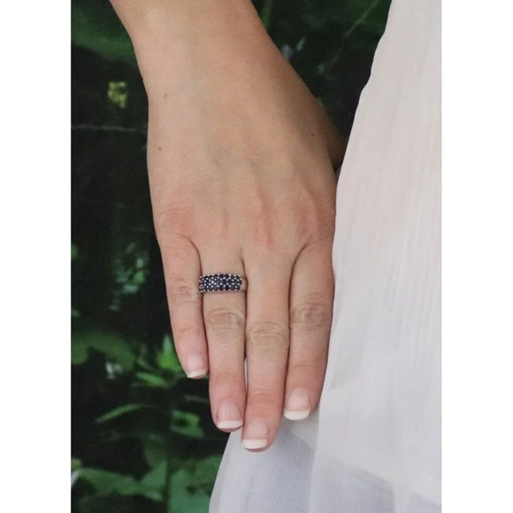 10k White Gold Natural Blue Sapphire Band Ring size 6.75 - Picture 2 of 7